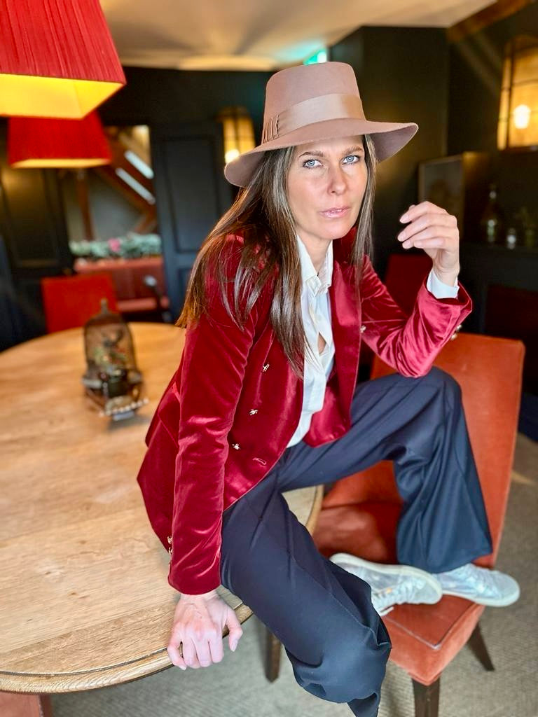 Victoria Velvet Blazer - Rouge