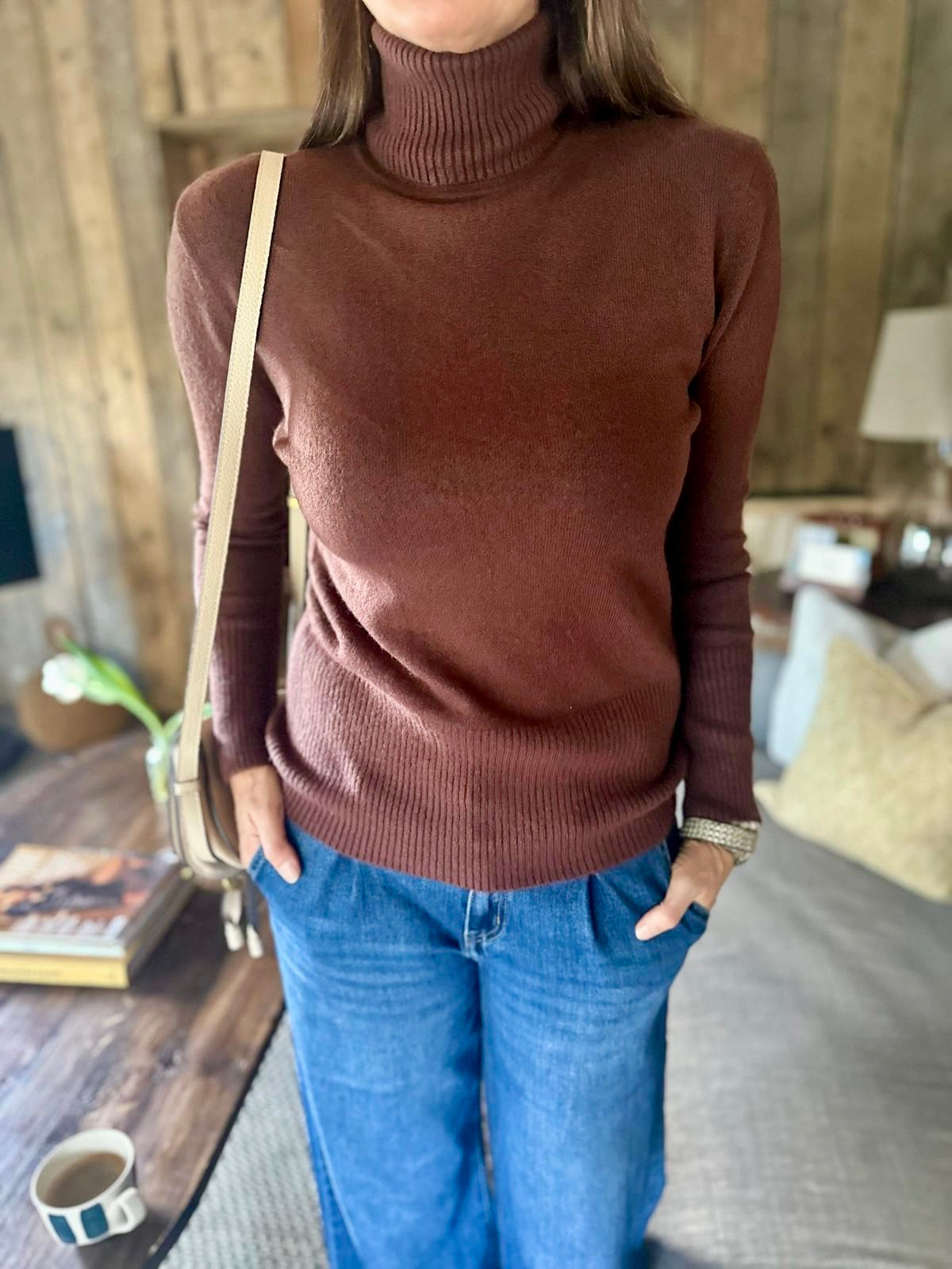 Rita Roll Neck Chocolate Essencial