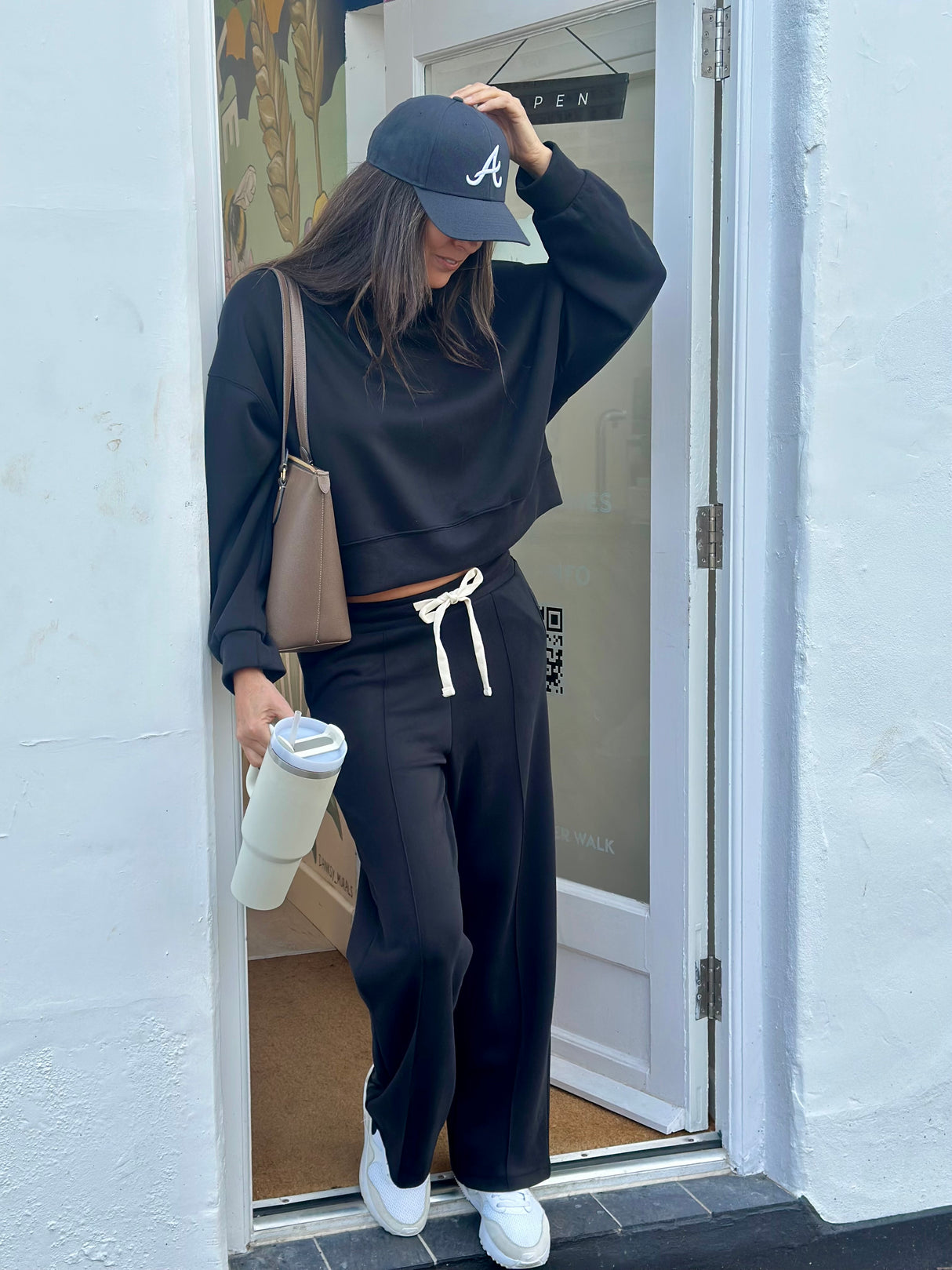 Sweet Sweatshirt - Black