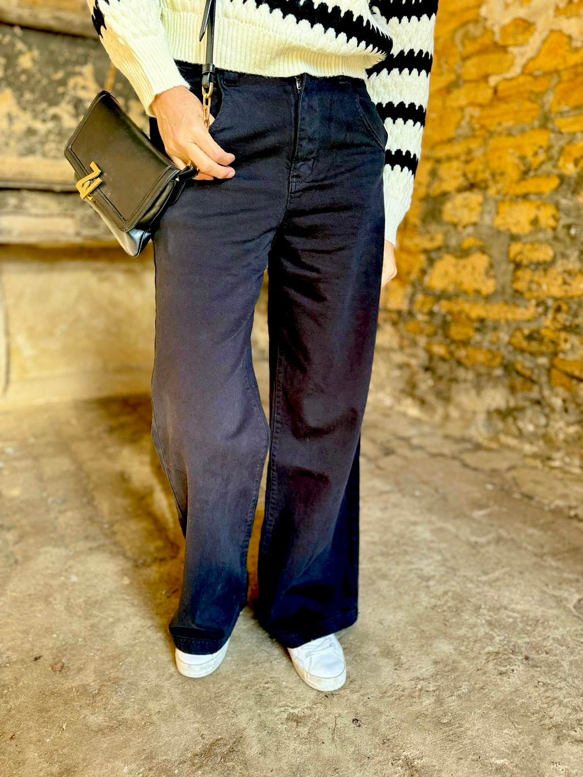 Vaqueros Harper de pierna ancha en color negro