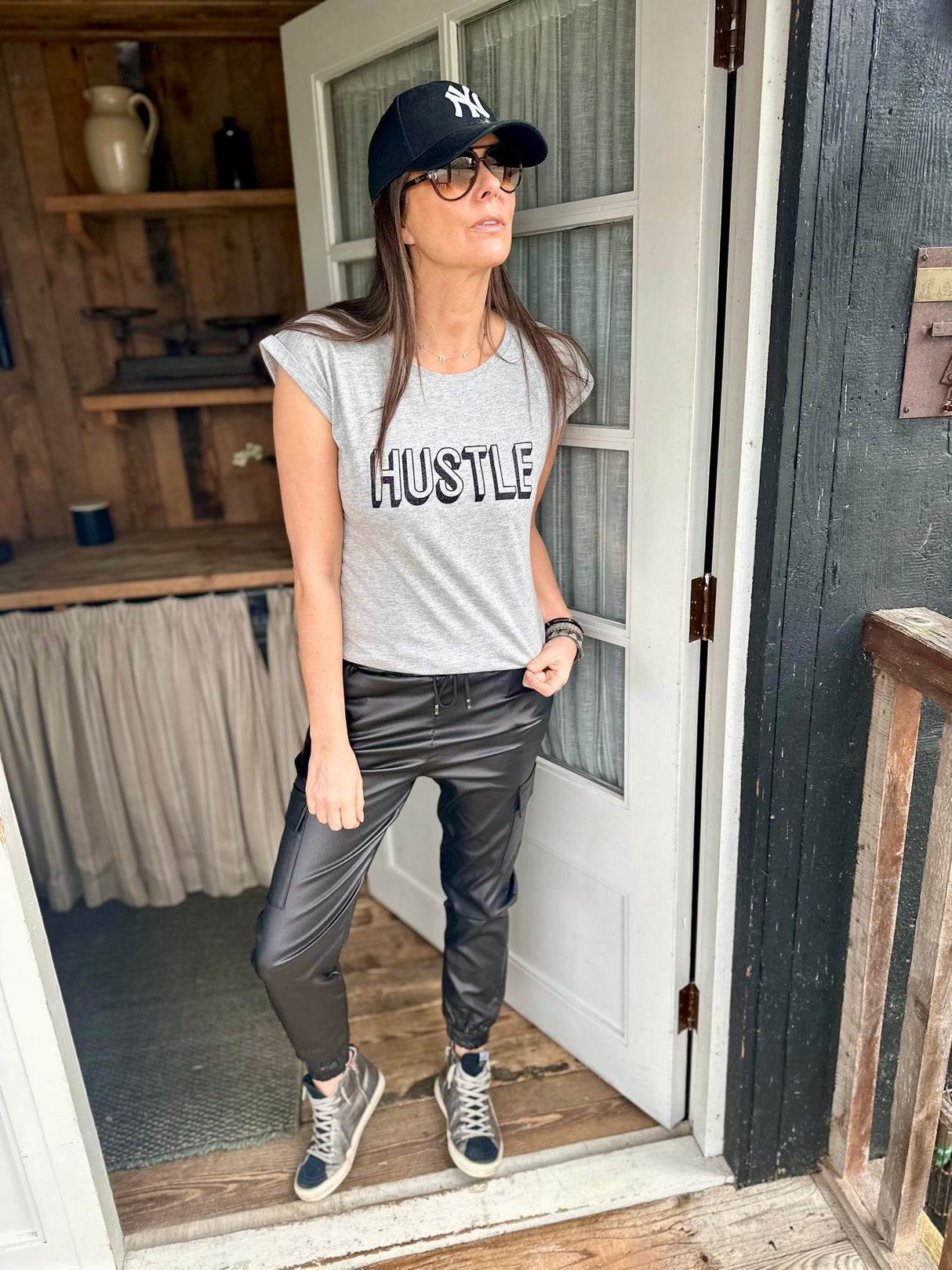 Hustle Tee Cinza/Preto Glitter