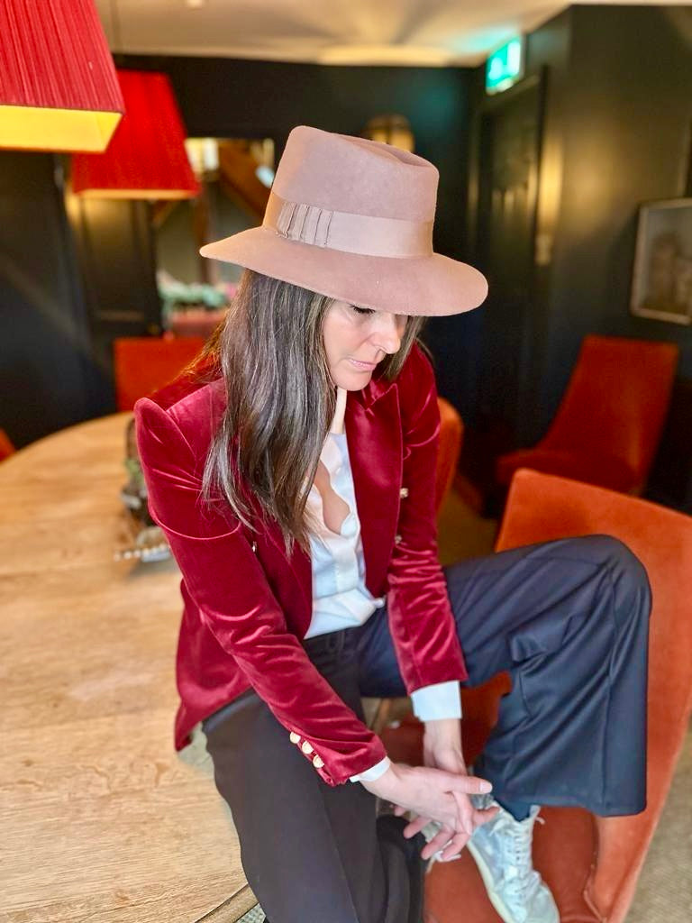 Victoria Velvet Blazer - Rouge