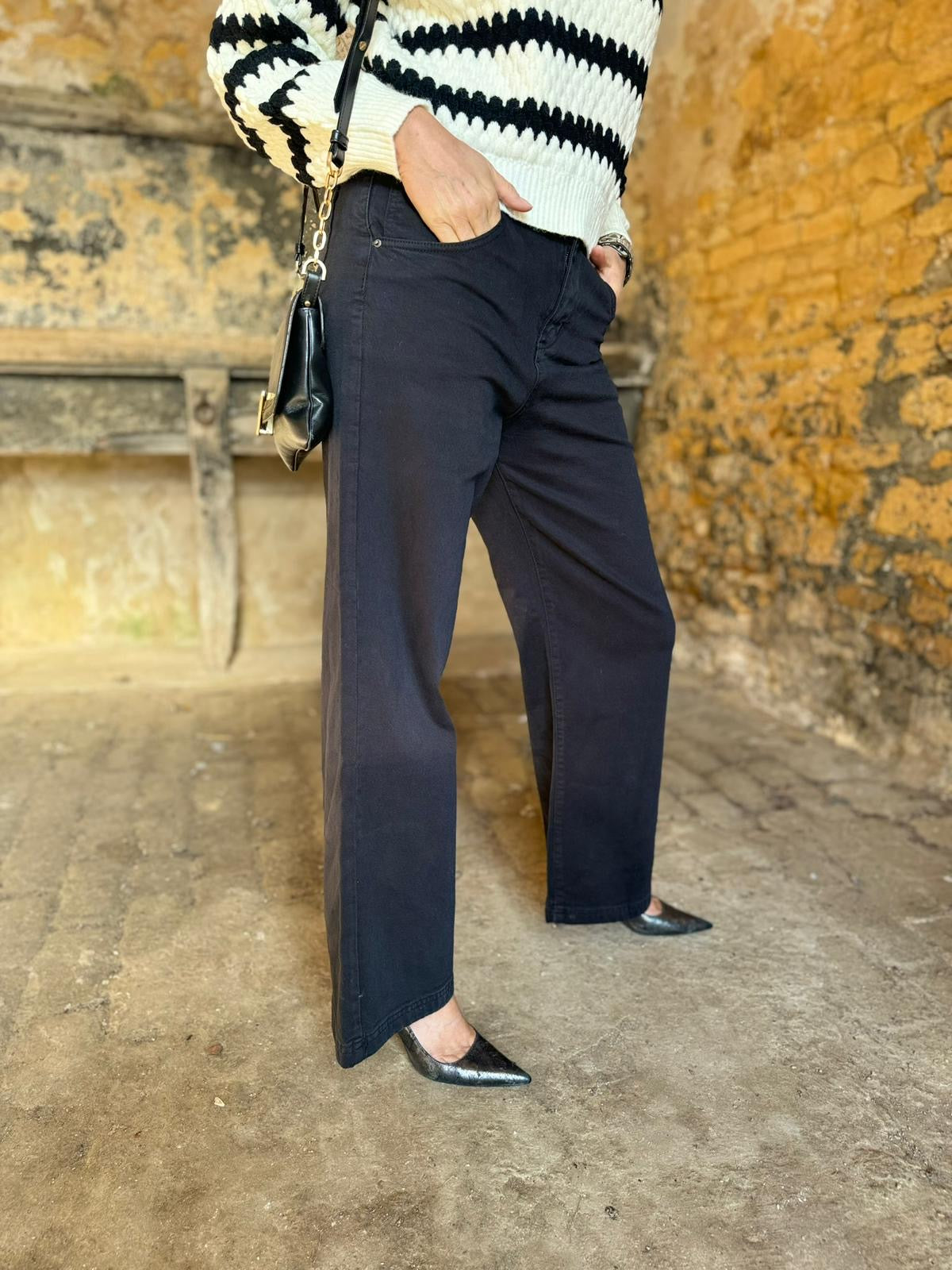 Vaqueros Harper de pierna ancha en color negro