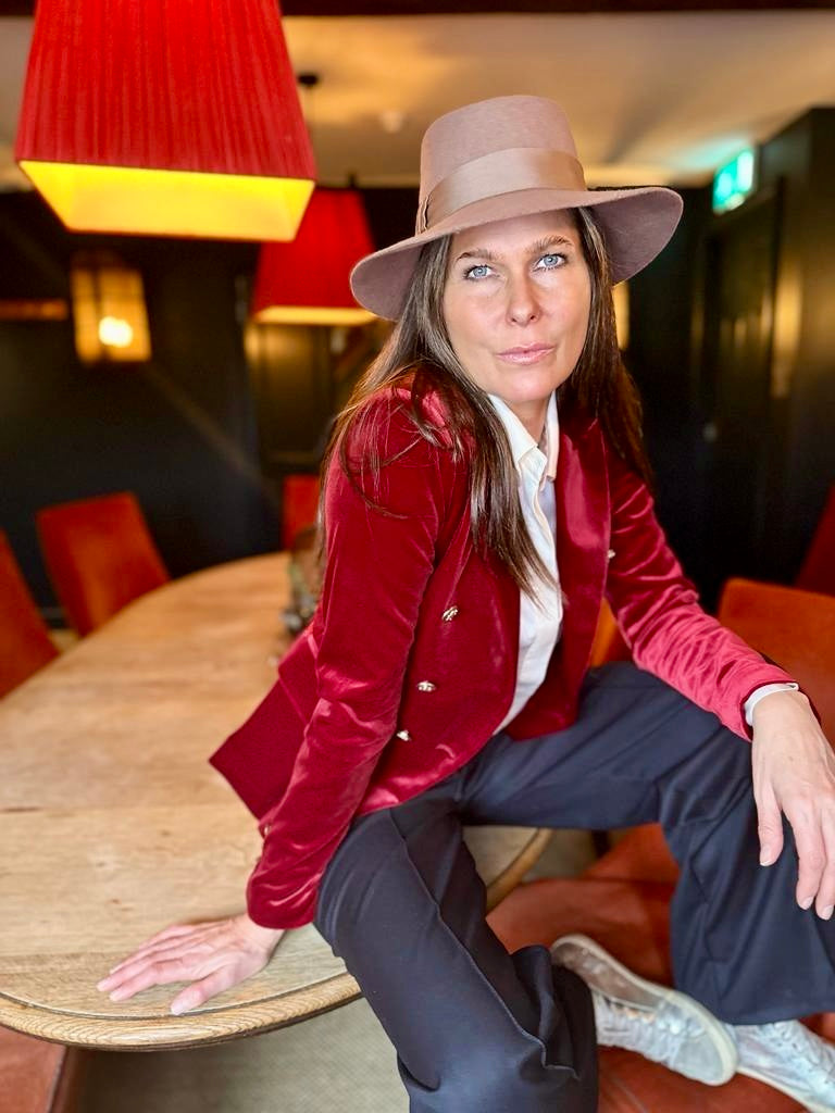 Victoria Velvet Blazer - Rouge