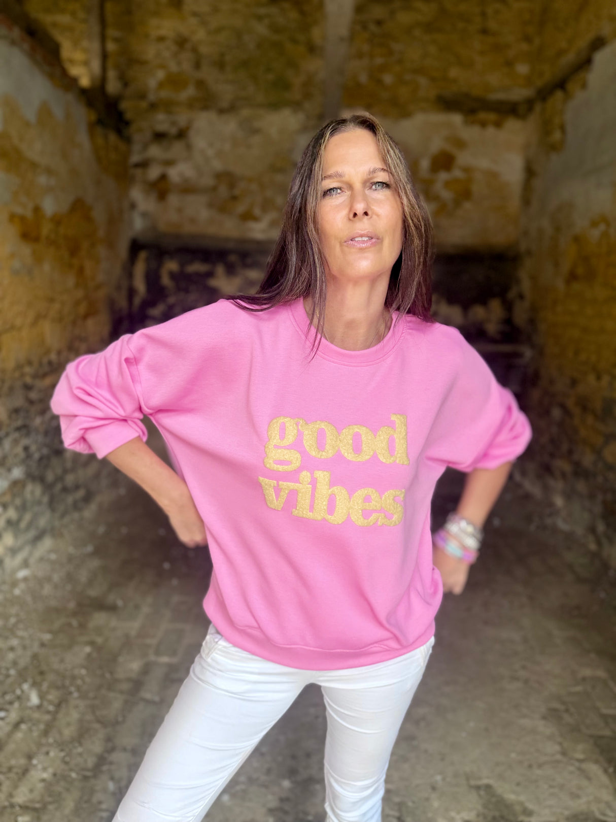Good Vibes Sweatshirt - Hot Pink