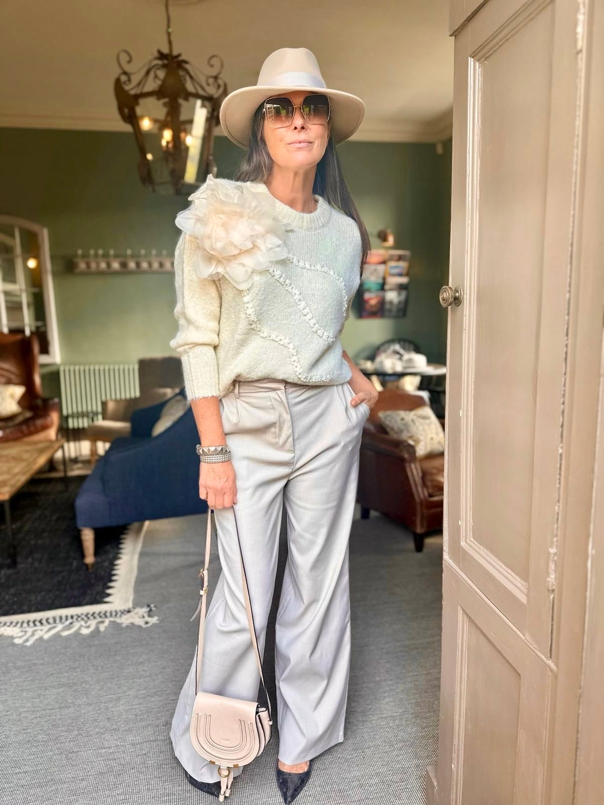 Fleur Knit With Large Flower And Pearls