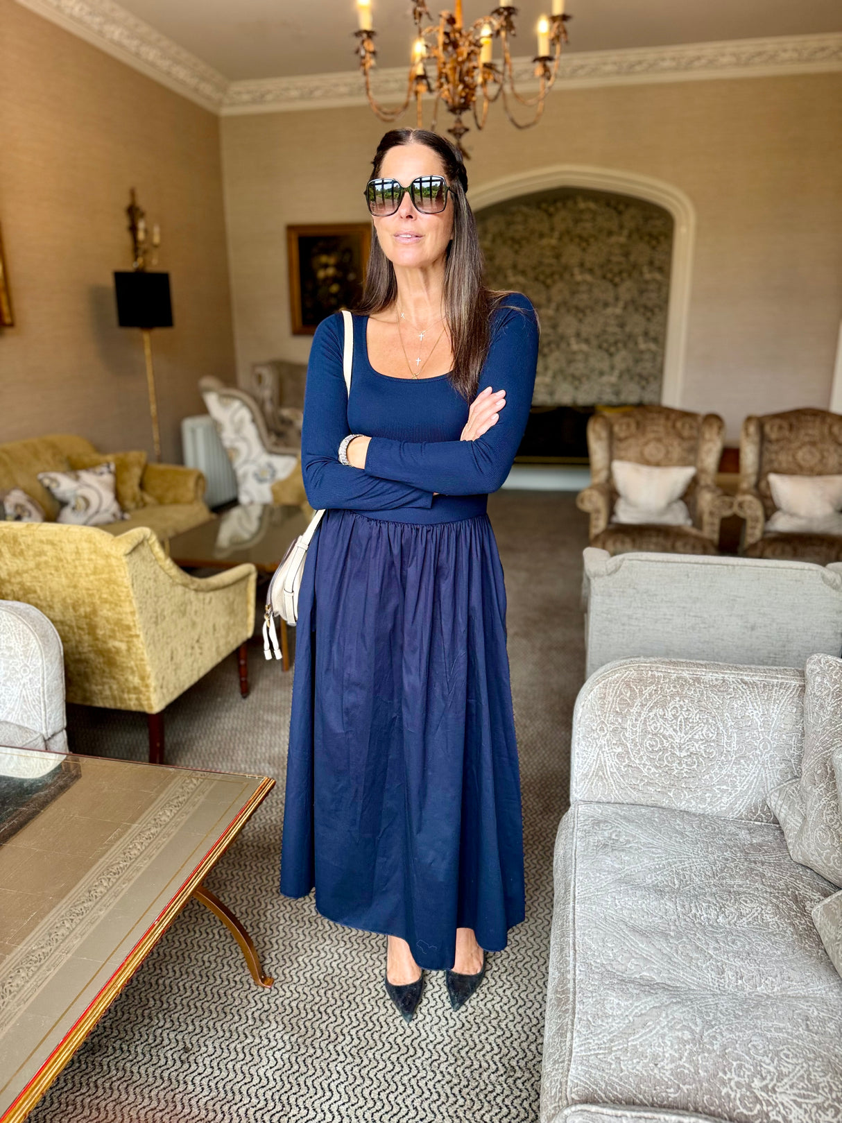 Vestido azul marino de manga larga de abril