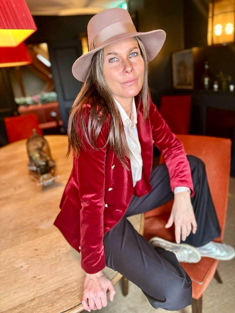 Victoria Velvet Blazer - Rouge