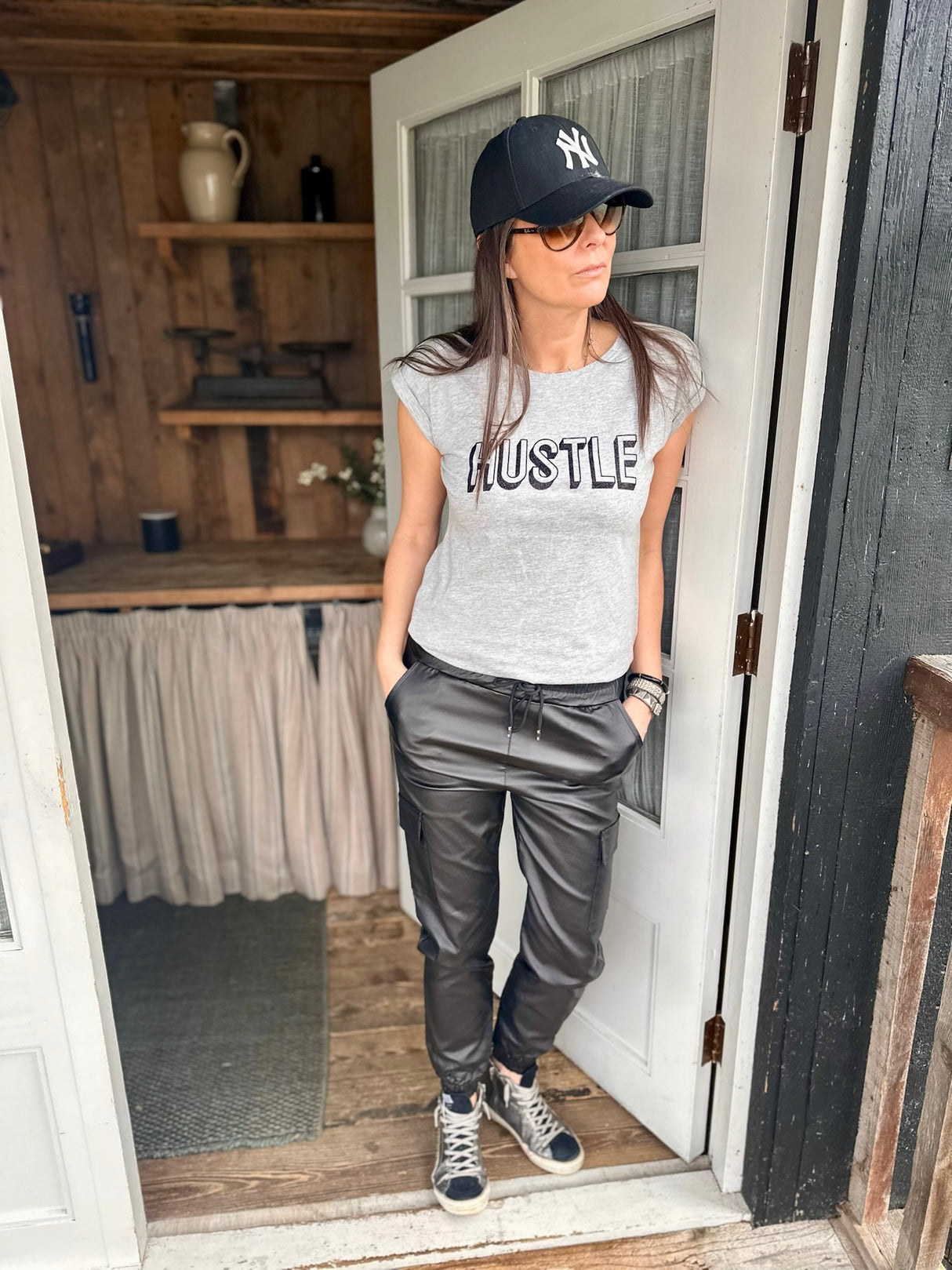 Hustle Tee Cinza/Preto Glitter