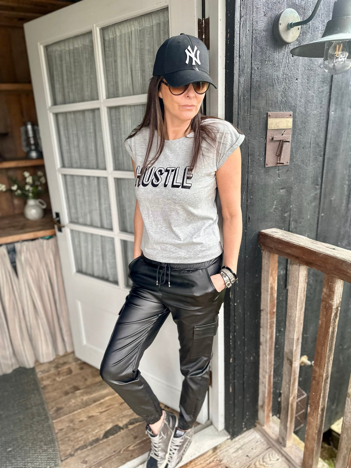Hustle Tee Cinza/Preto Glitter