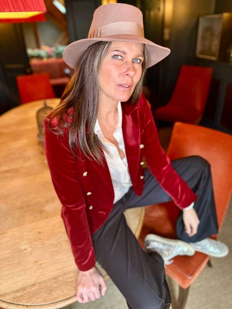 Victoria Velvet Blazer - Rouge