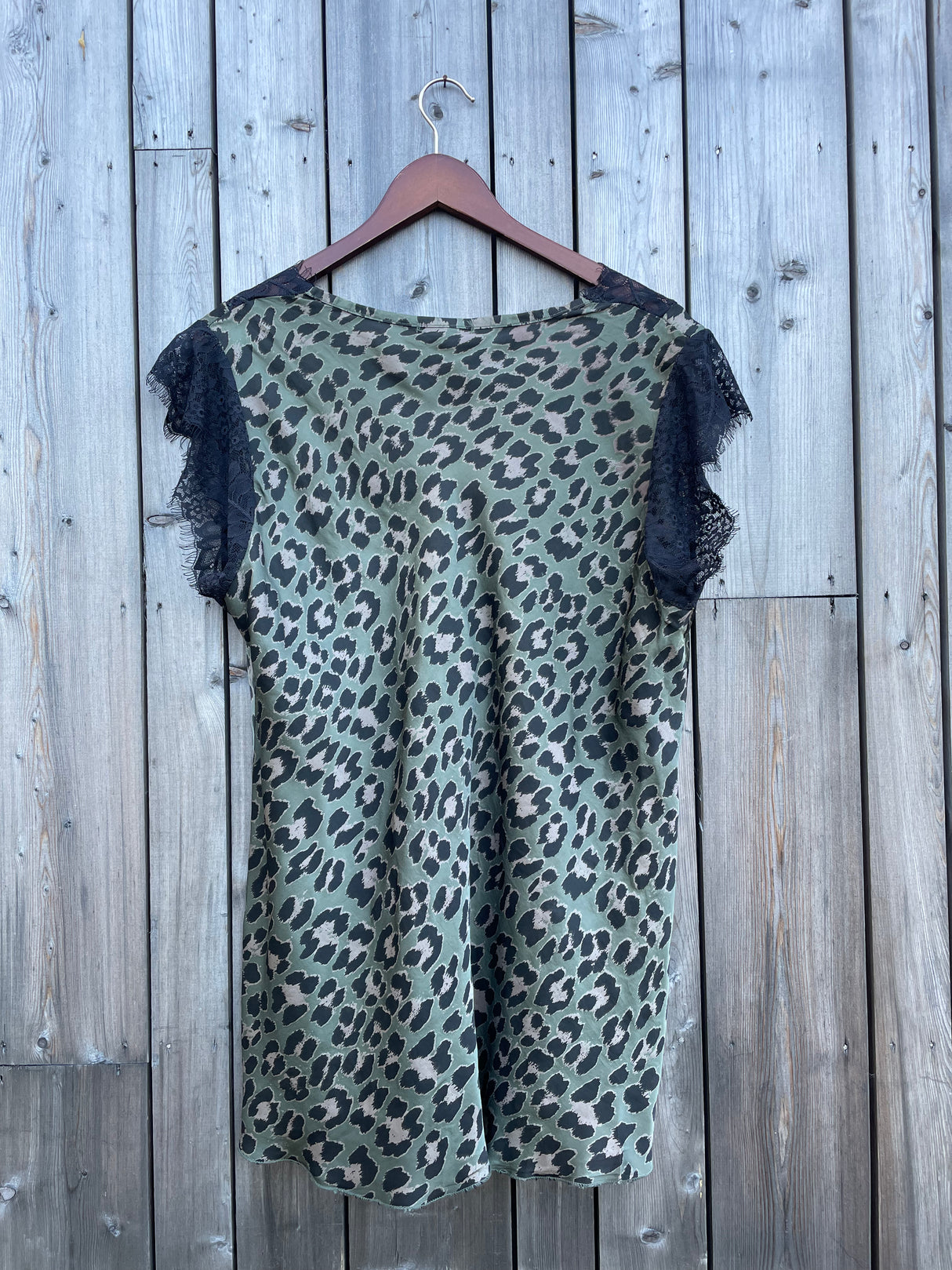 Law and Co Curve - Top de renda Serena com decote em V - Estampa animal