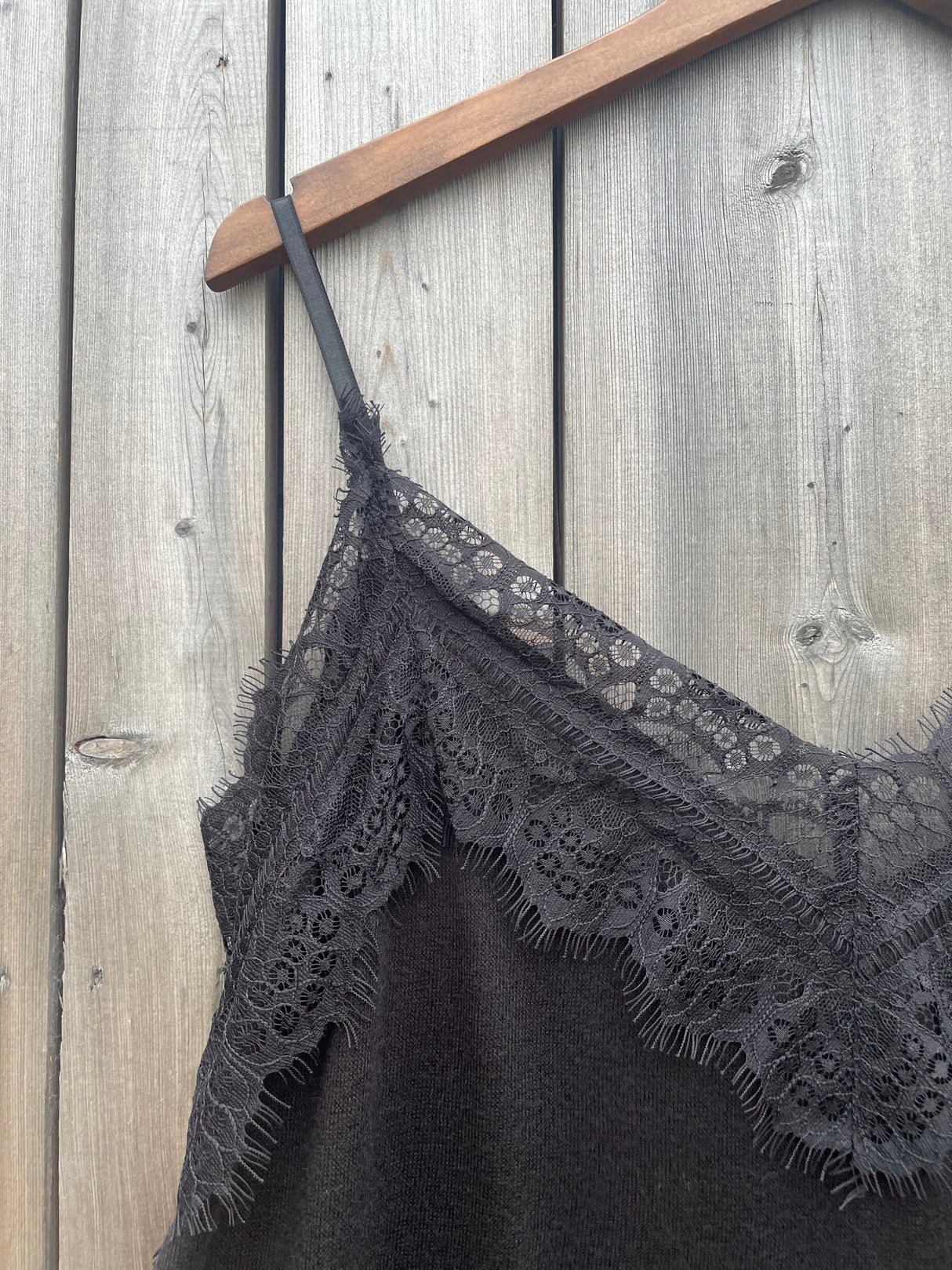 Law and Co Curve - Cali Lace Trim Stretch Camisole - Black