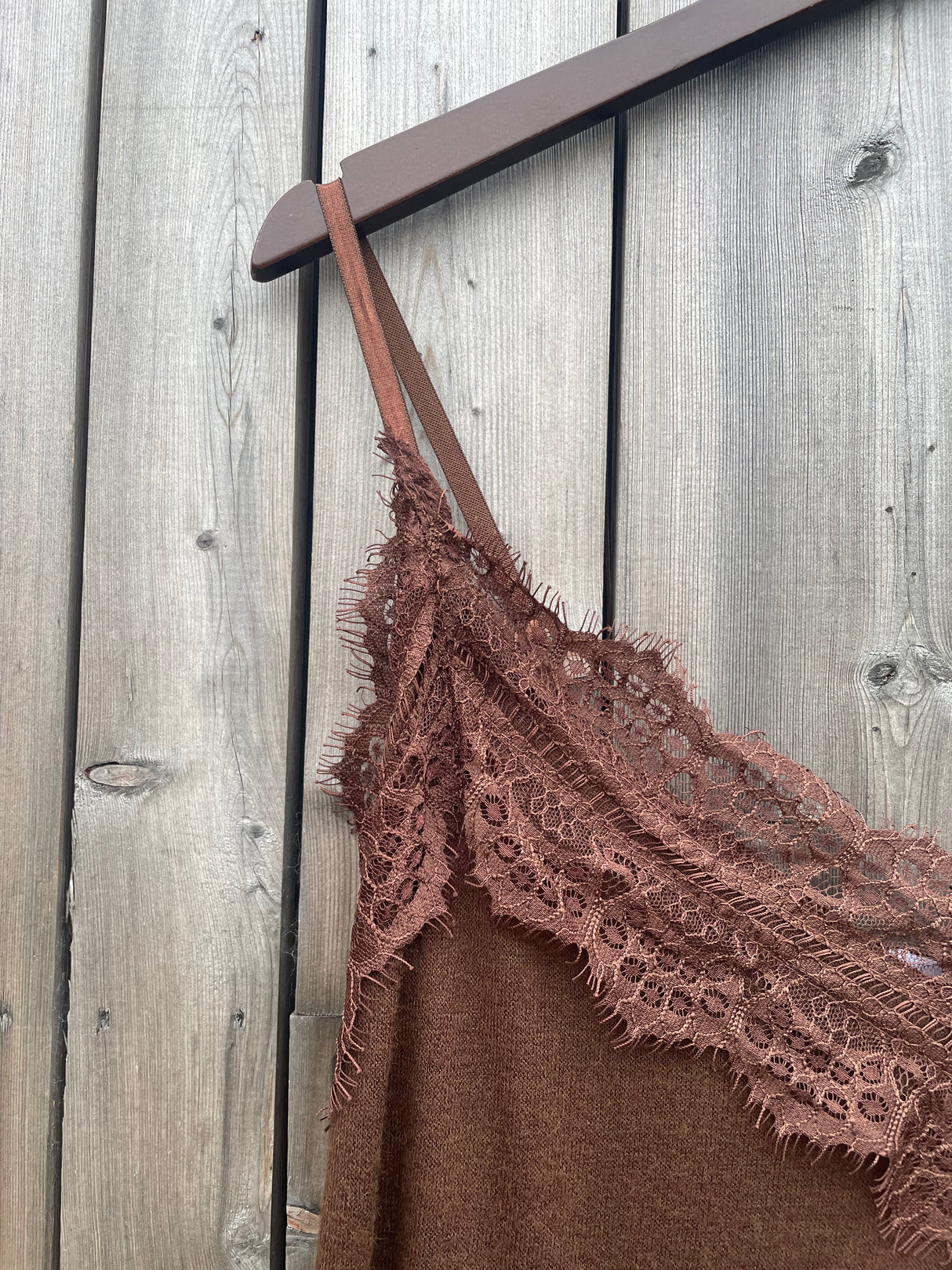 Law and Co Curve - Cali Lace Trim Stretch Camisole - Chocolate