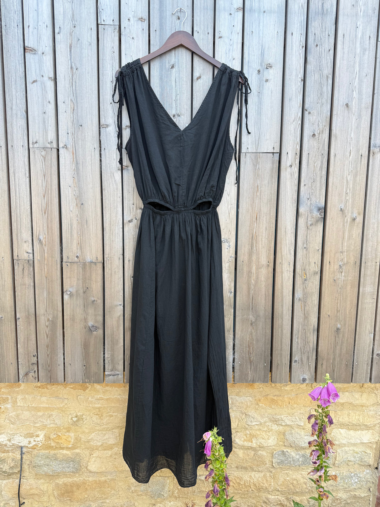 Zahra Cut Out Maxi - Black