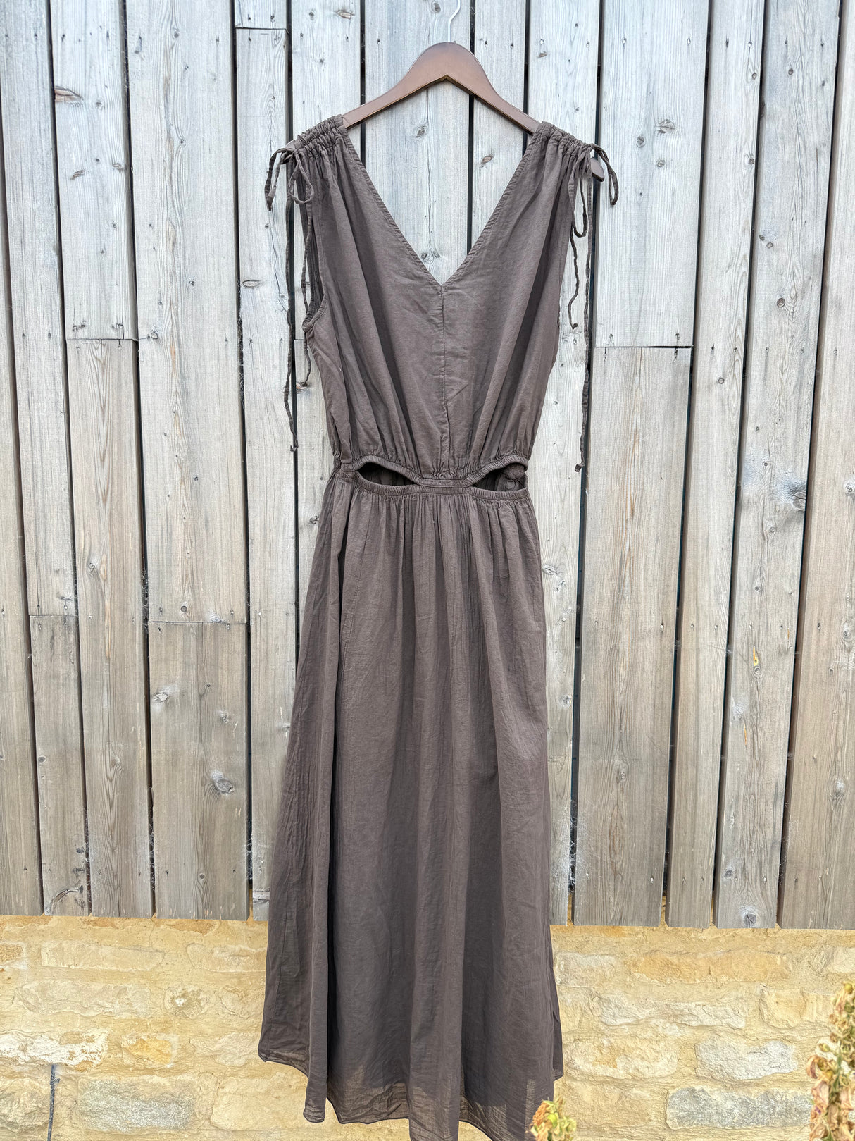 Zahra Cut Out Maxi - Chocolate