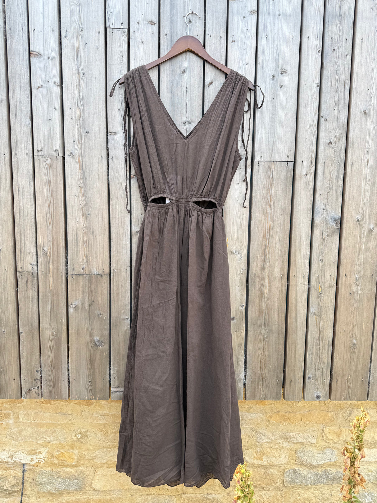 Zahra Cut Out Maxi - Chocolate