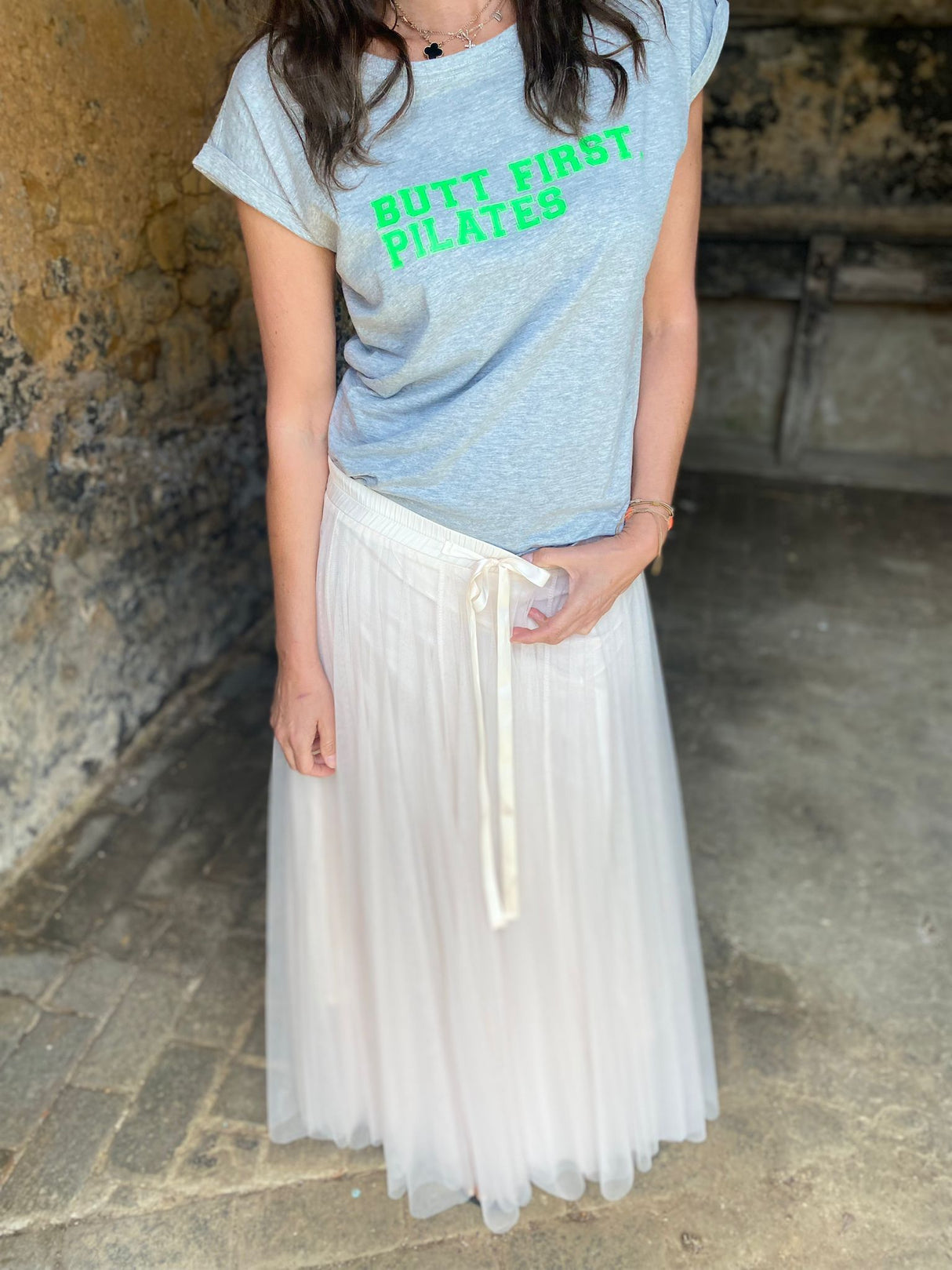 Camiseta Butt First Pilates Cinza/Verde Neon