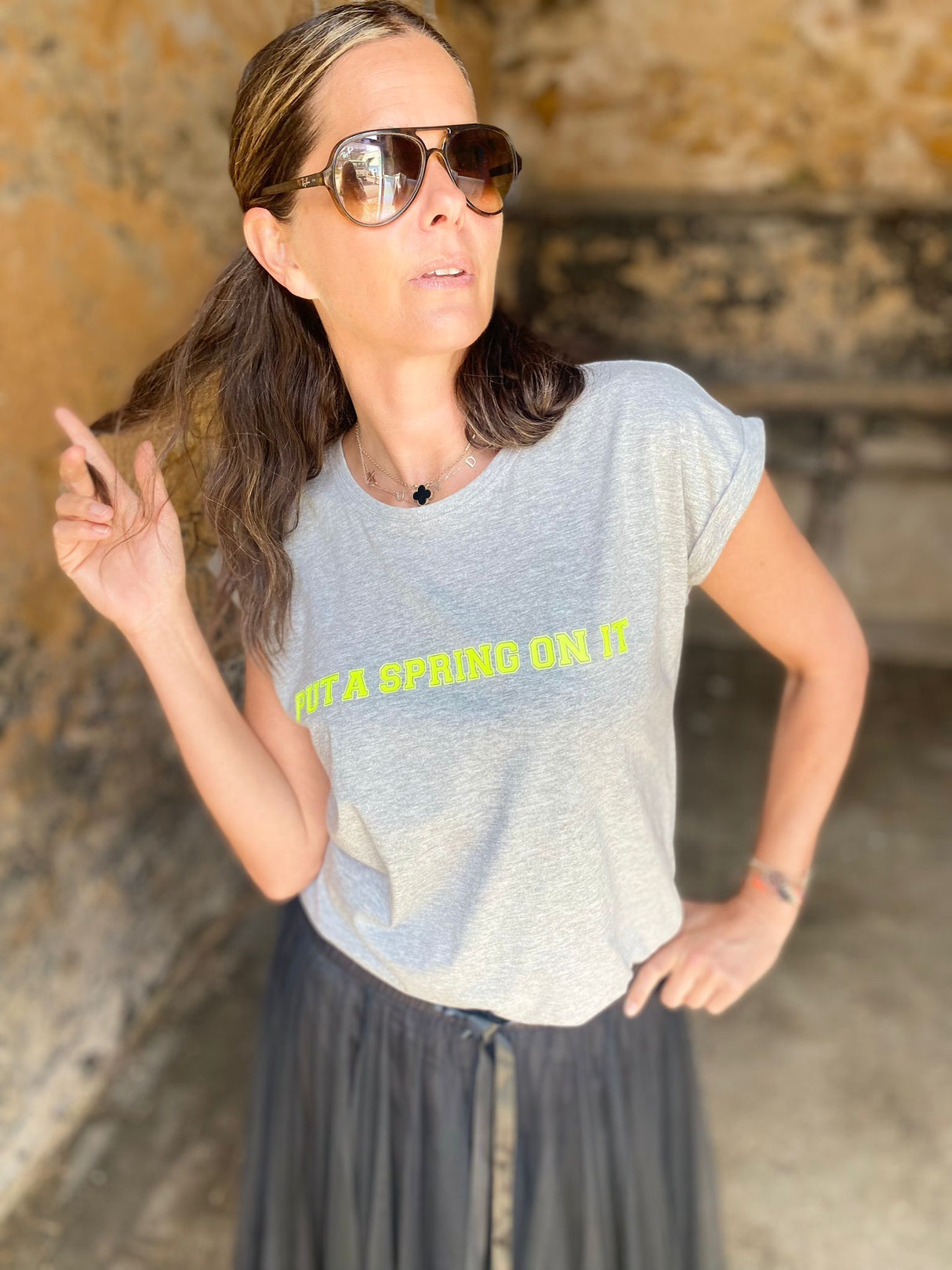 Camiseta Put A Spring On It gris/amarillo neón