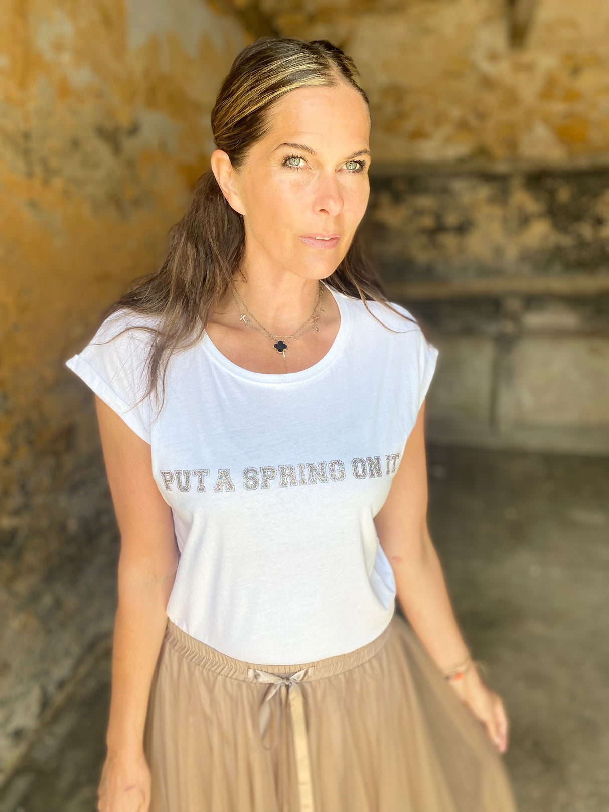 Camiseta Put A Spring On It blanca/multicolor con purpurina