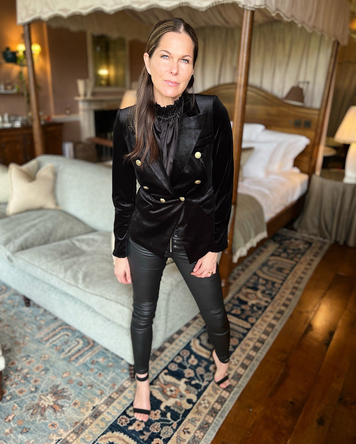 Victoria Velvet Blazer - Black