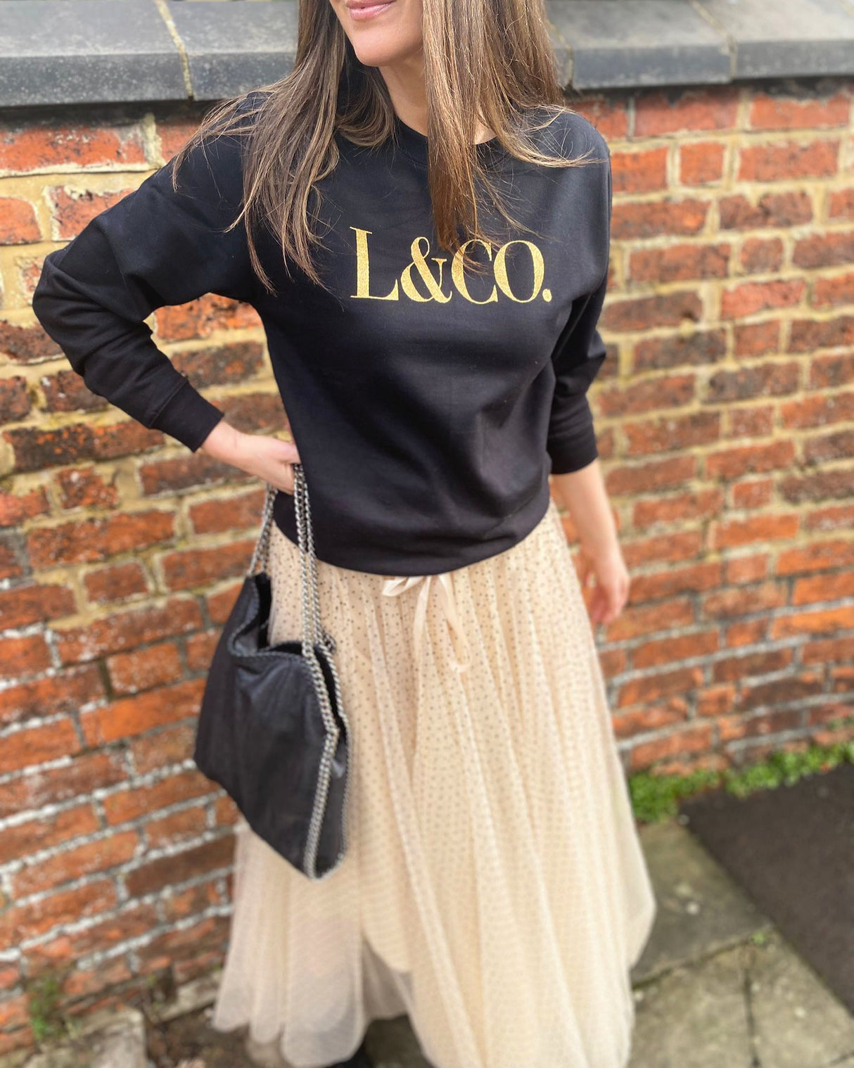 Sudadera LCo negra con purpurina dorada