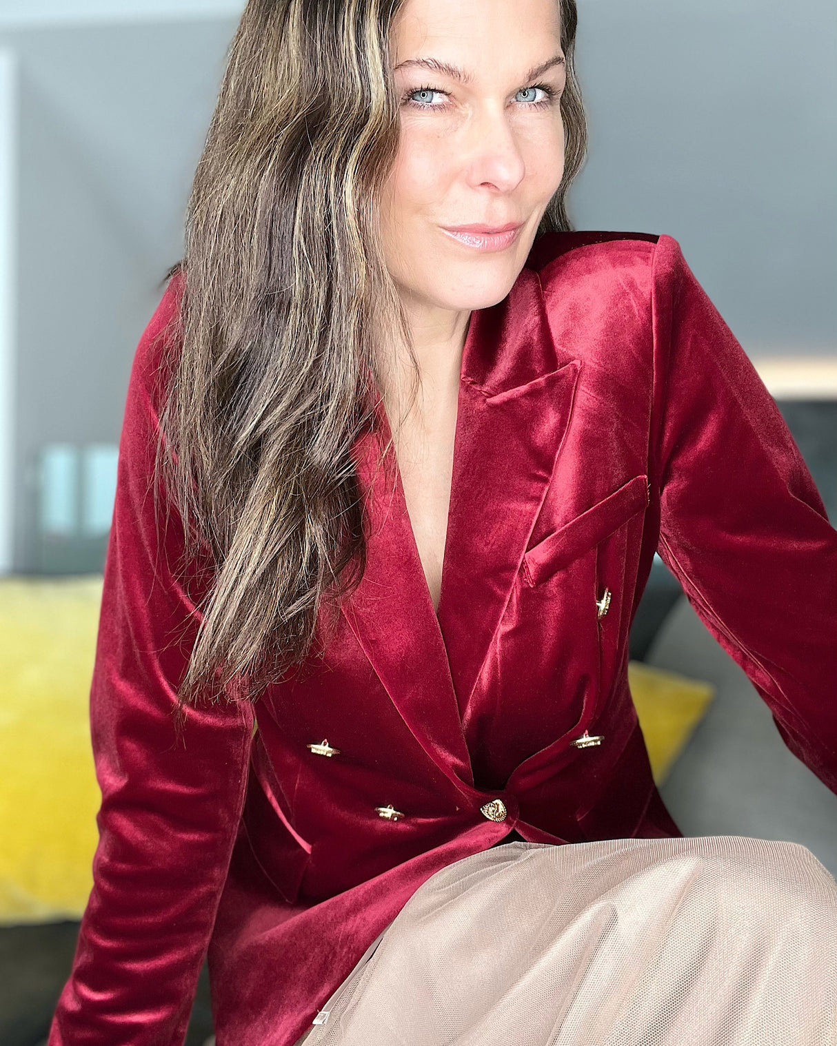 Victoria Velvet Blazer - Rouge