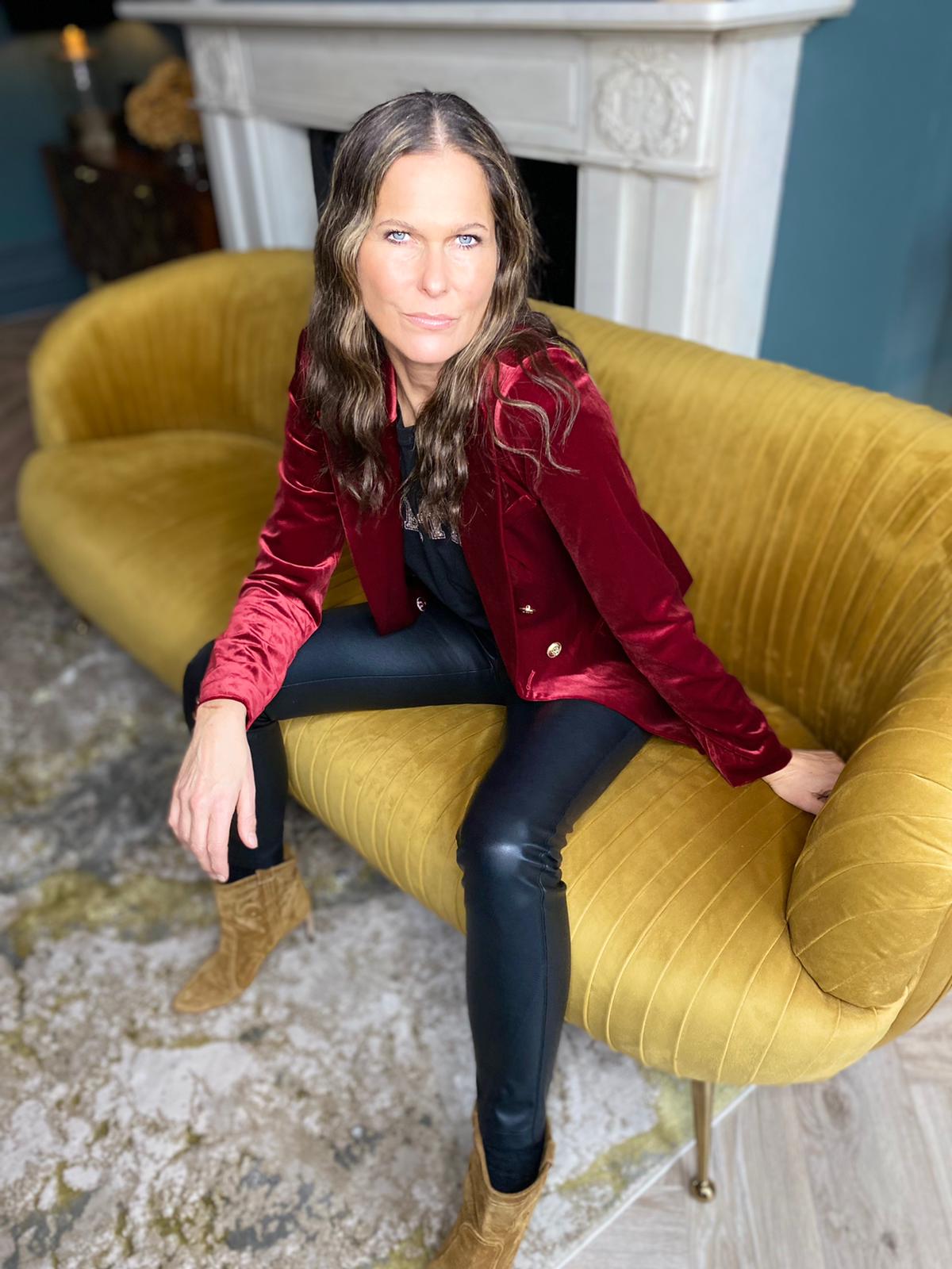 Victoria Velvet Blazer - Rouge