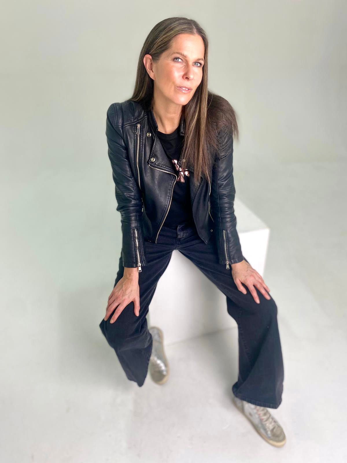 Yoga Bunny Tee Black/Metallic Pink