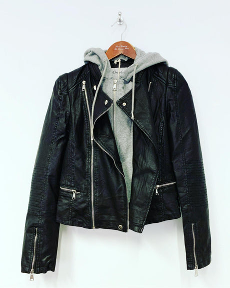 Chaqueta de motociclista con capucha