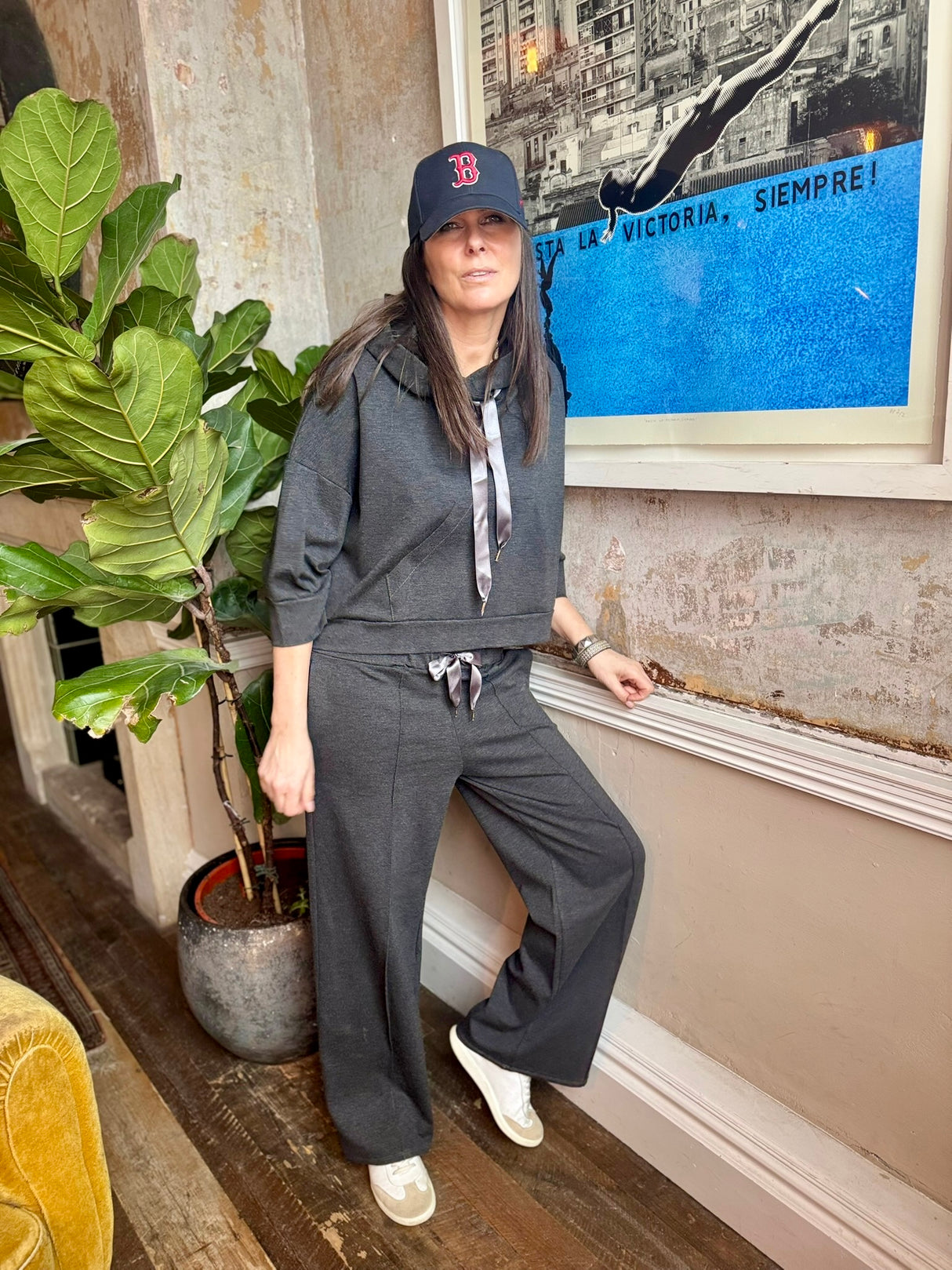 Sudadera con capucha Brooke con corbata de seda - Gris carbón