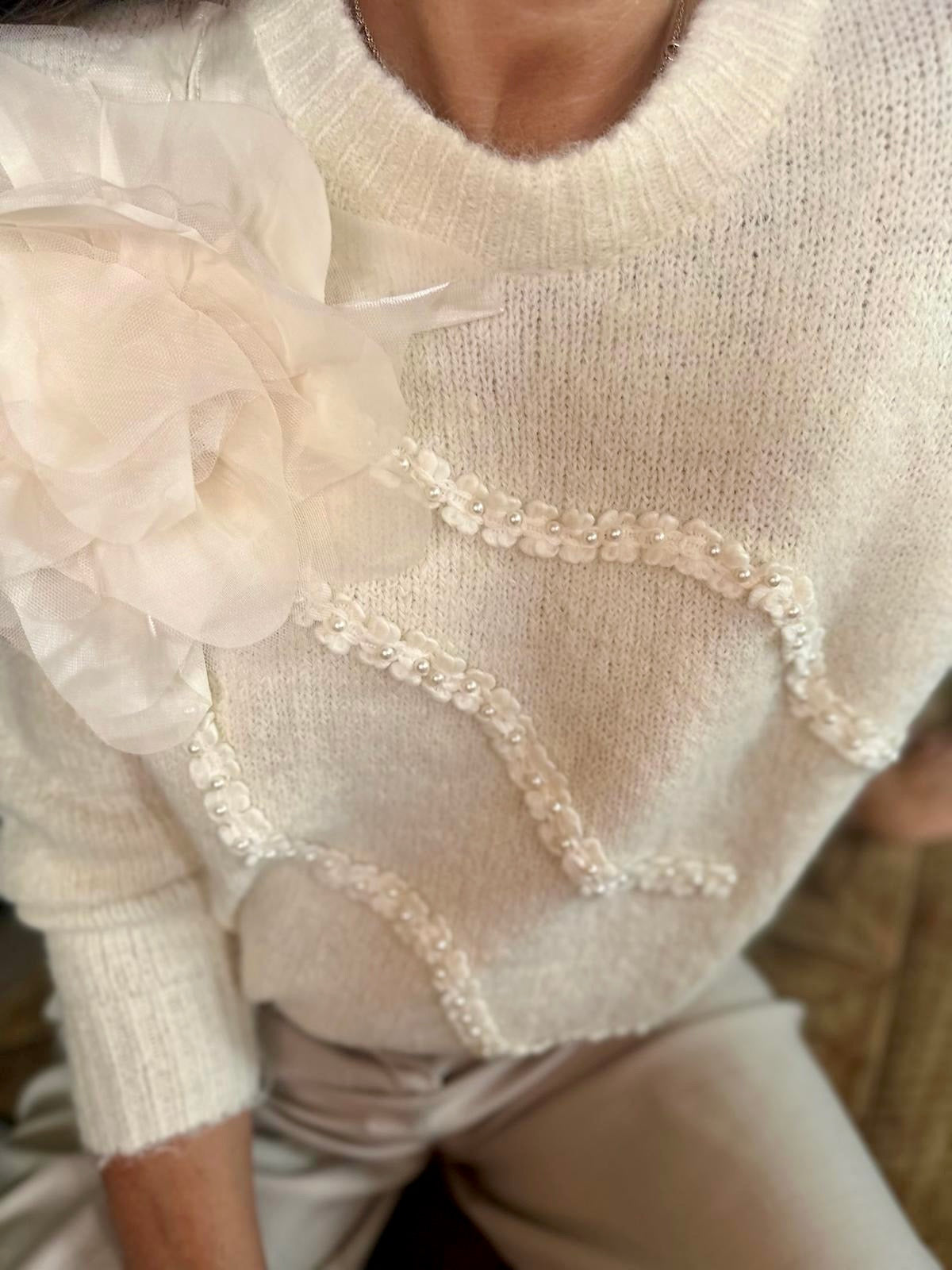 Fleur Knit com flor grande e pérolas