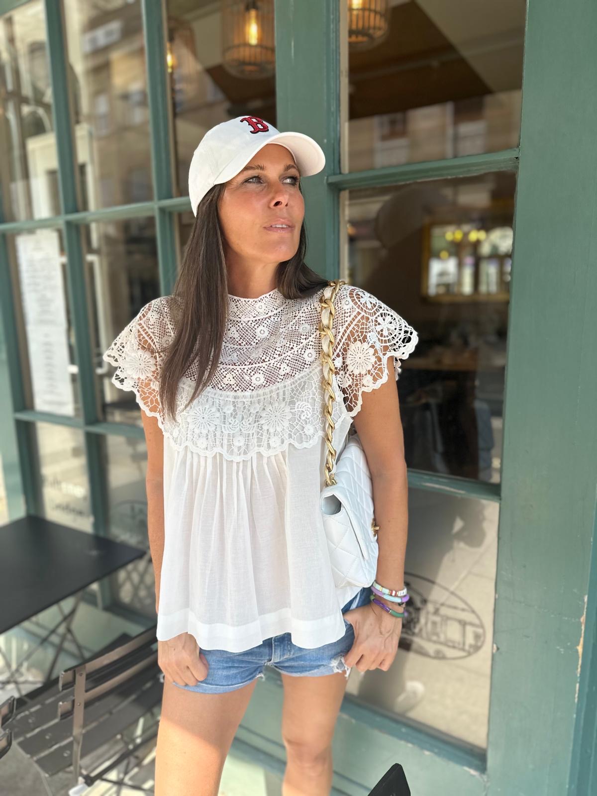 Jeans Outfit Con Blusa De Encaje Blanca Encaje Blanca Blusas De