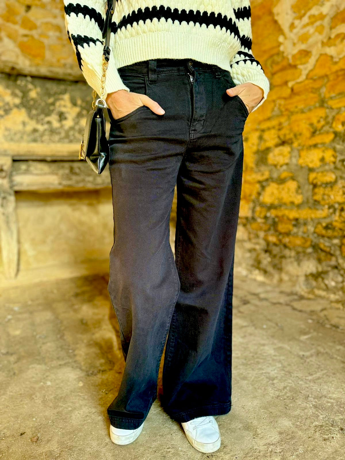 Vaqueros Harper de pierna ancha en color negro