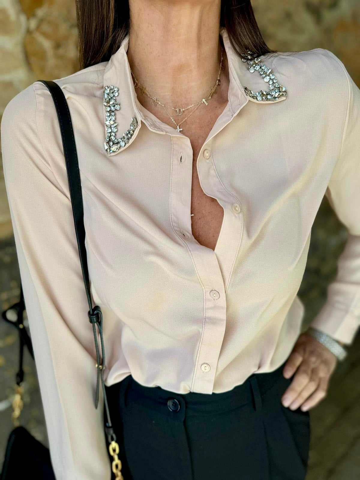 Camisa Andie Crystal con cuello en color rubor