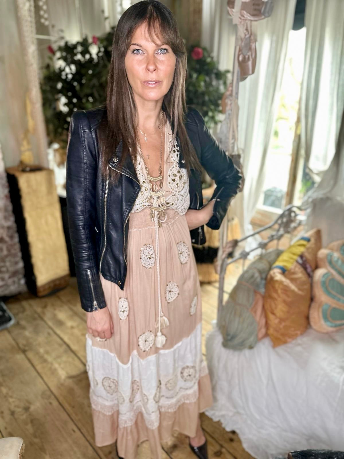 Vestido Mystique color nude