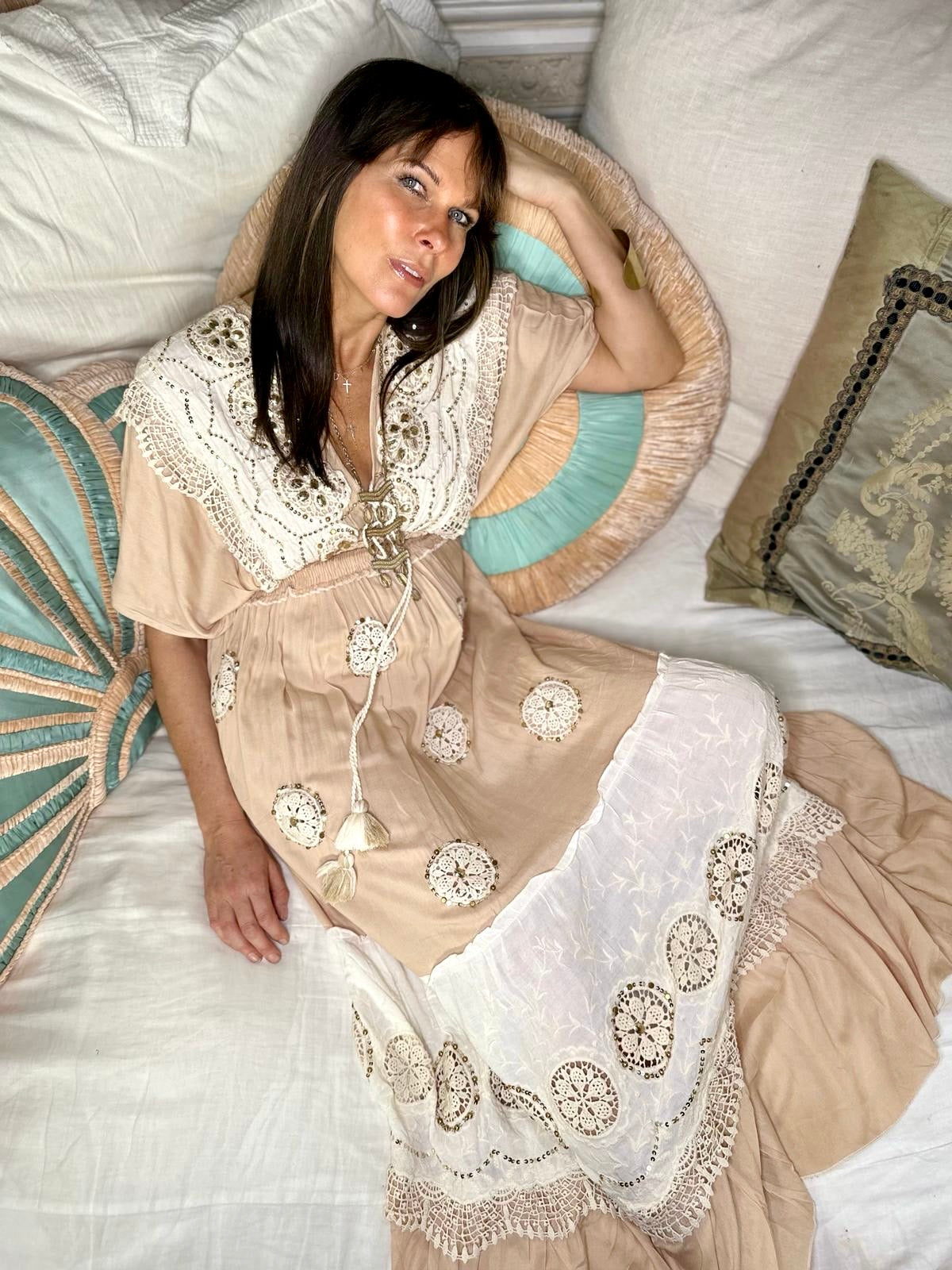 Vestido Mystique color nude