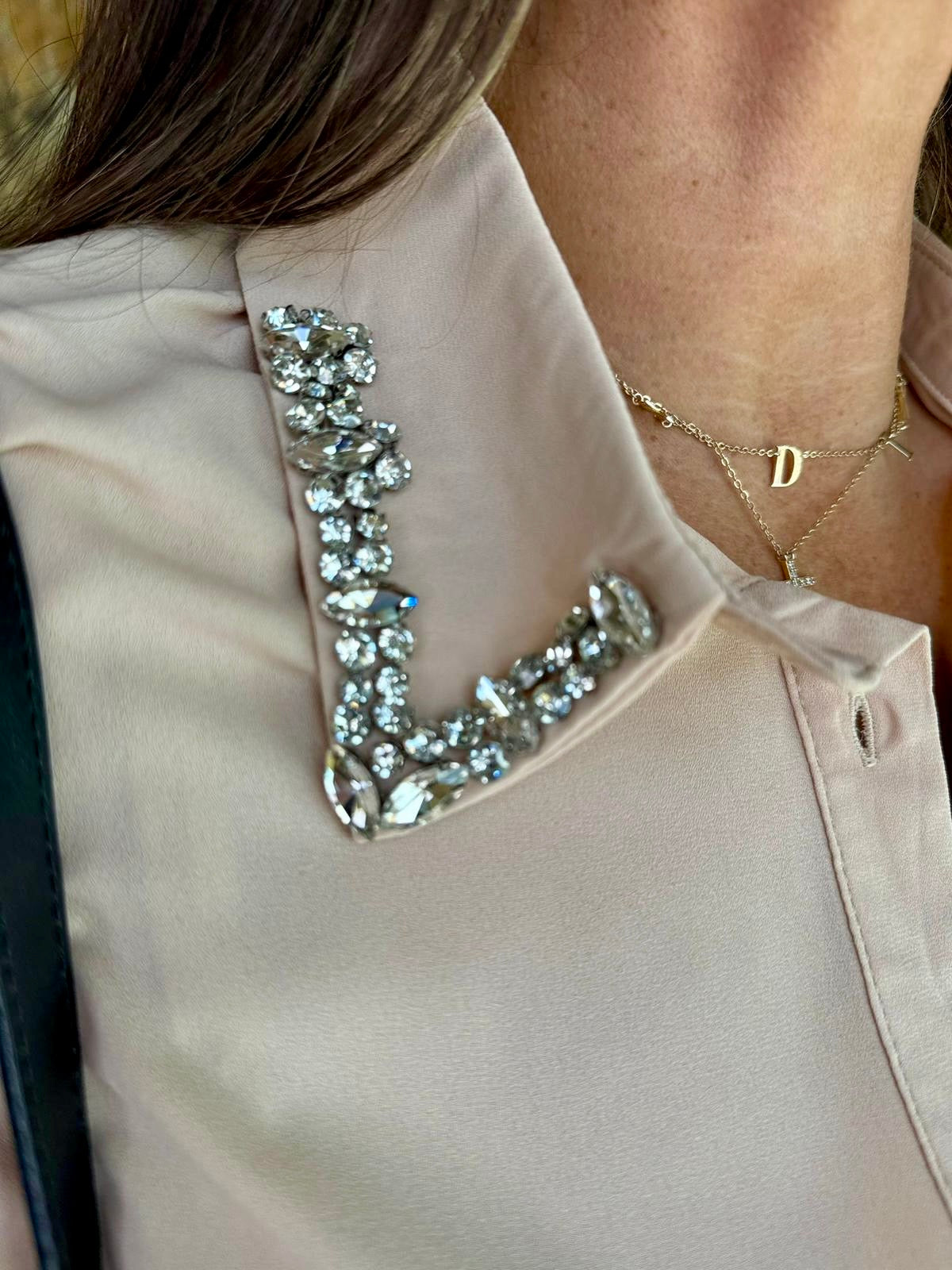 Camisa Andie Crystal con cuello en color rubor