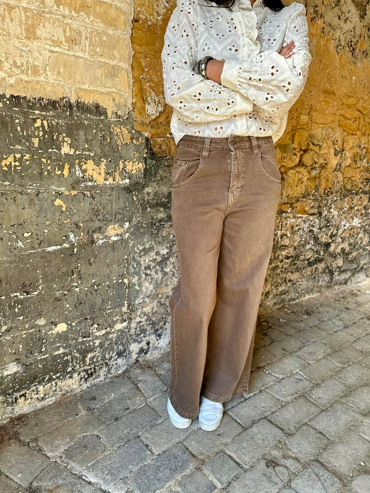 Vaqueros Harper de pierna ancha color chocolate