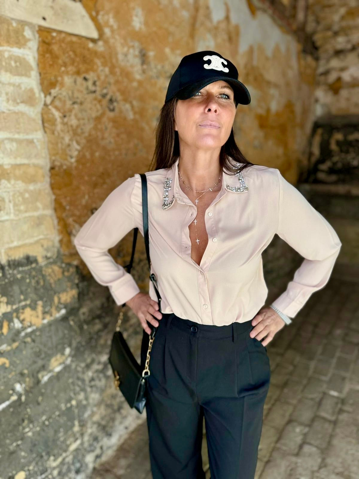 Camisa Andie Crystal con cuello en color rubor