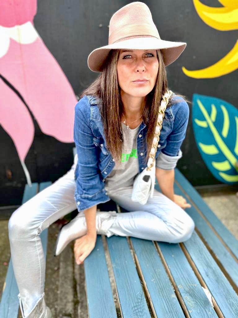 Jean Lux efecto cuero plateado