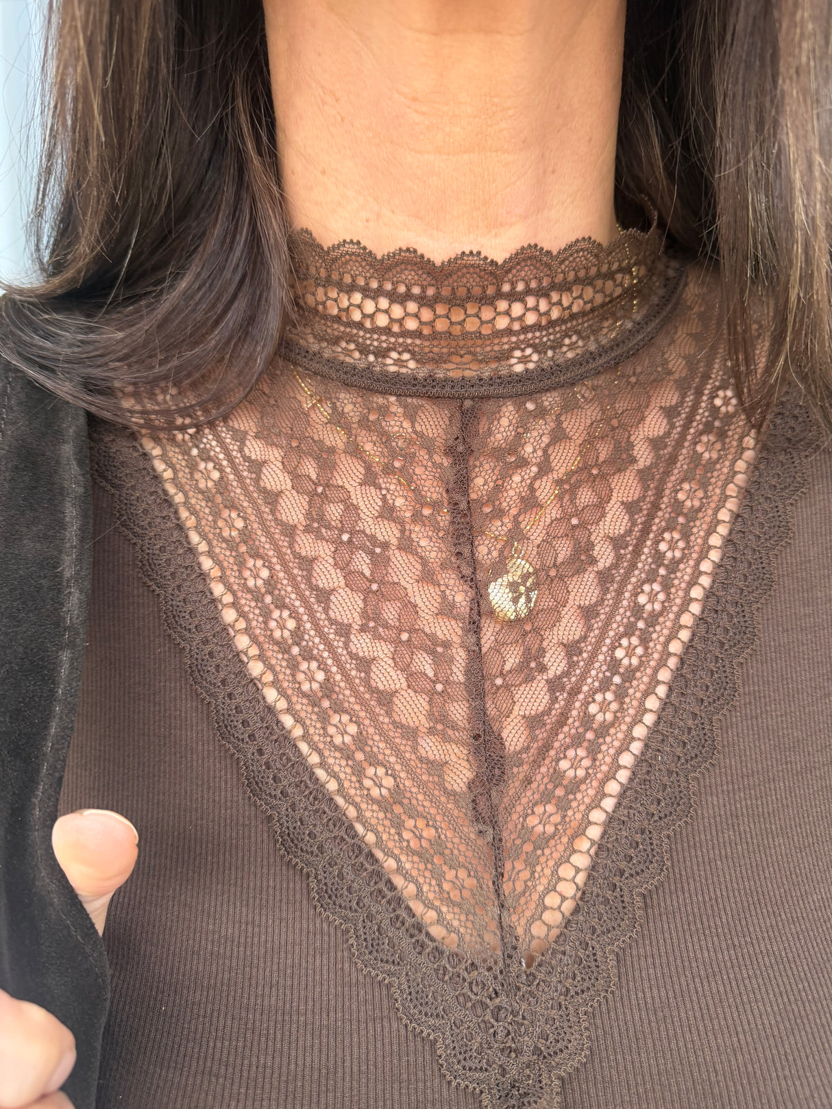 Clare Essential Top With Lace - Chocolate
