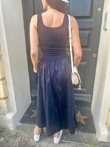 Vestido azul marino de abril