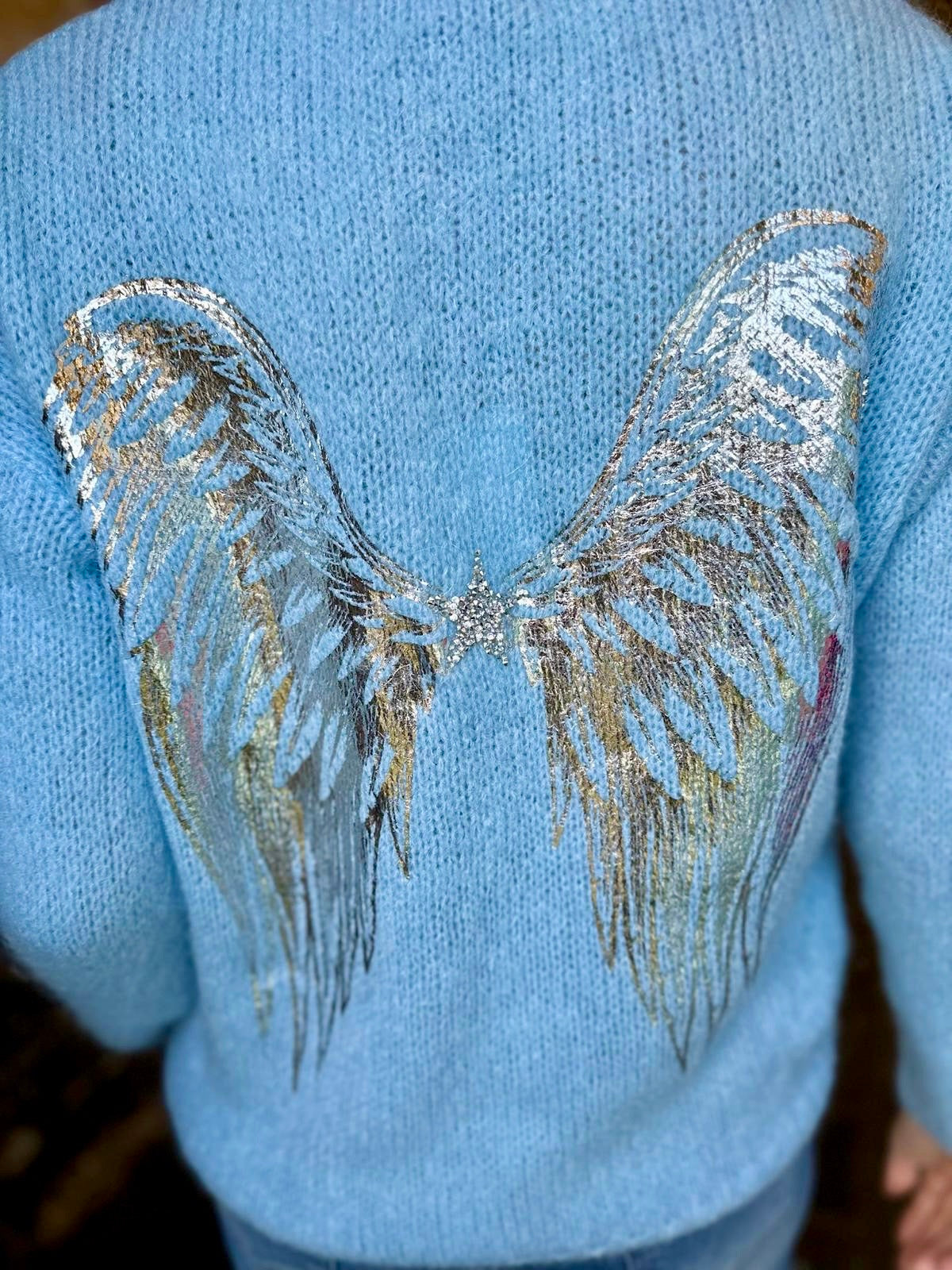 Alas de ángel tejidas en azul cielo