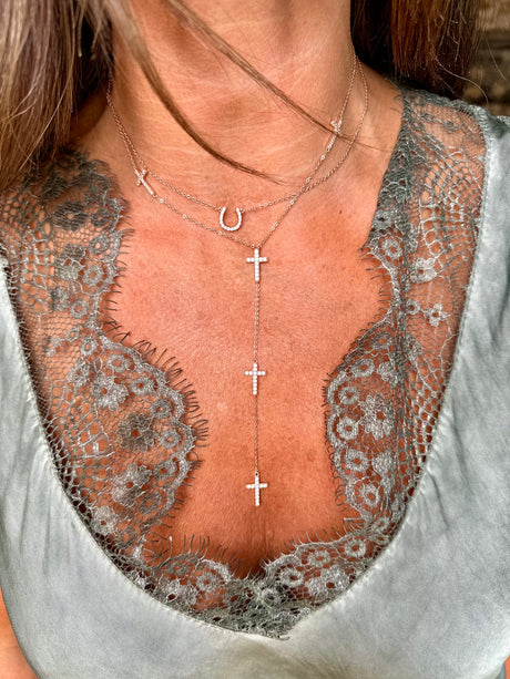 Collar con cruz de lazo