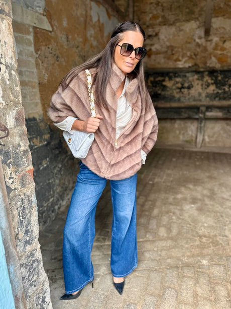 Ygritte Cape - Latte