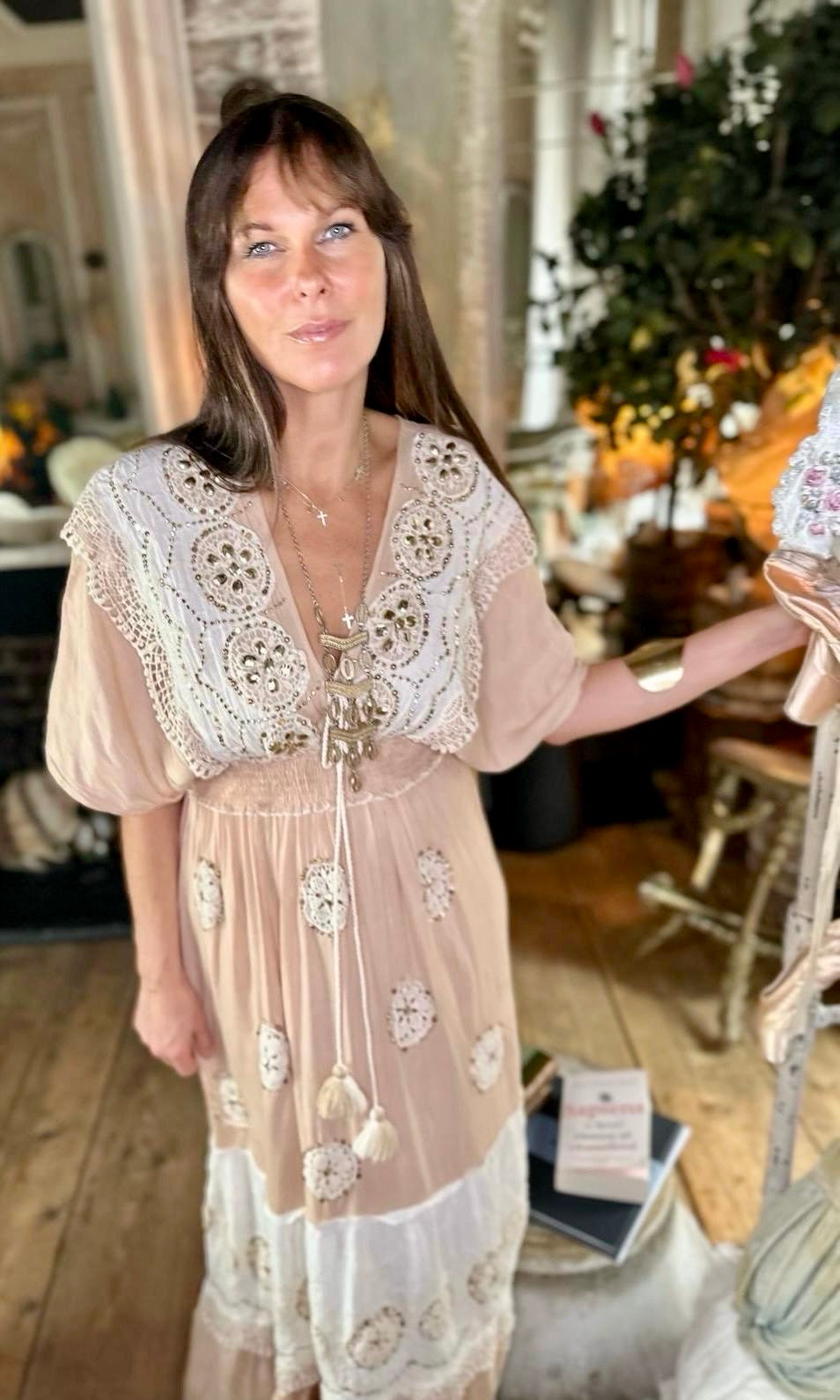 Vestido Mystique color nude