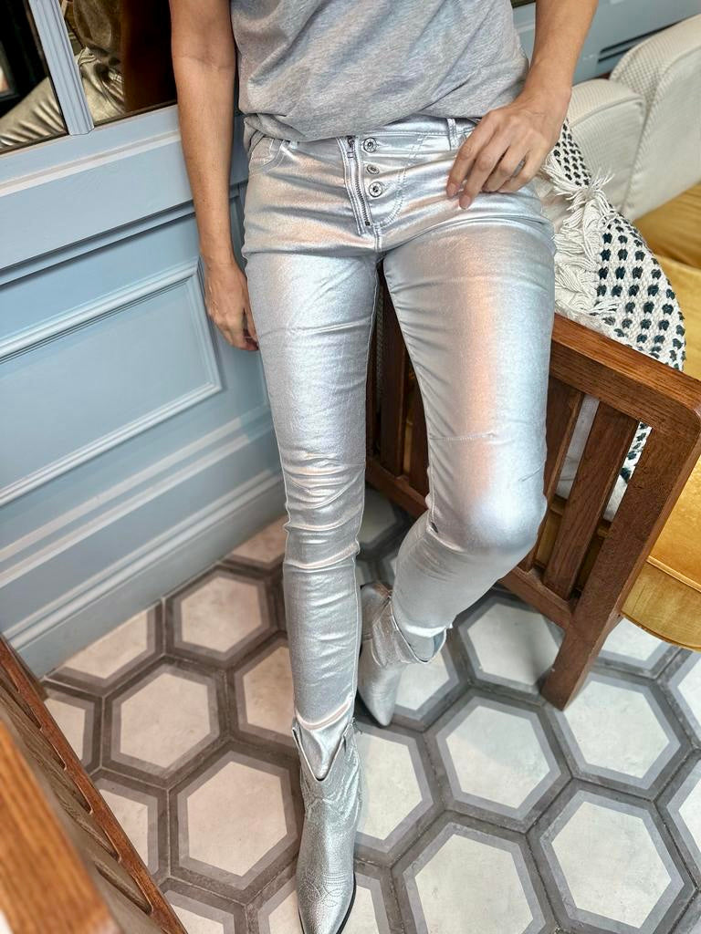 Jean Lux efecto cuero plateado