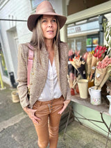 Jean Lux efecto cuero color tostado