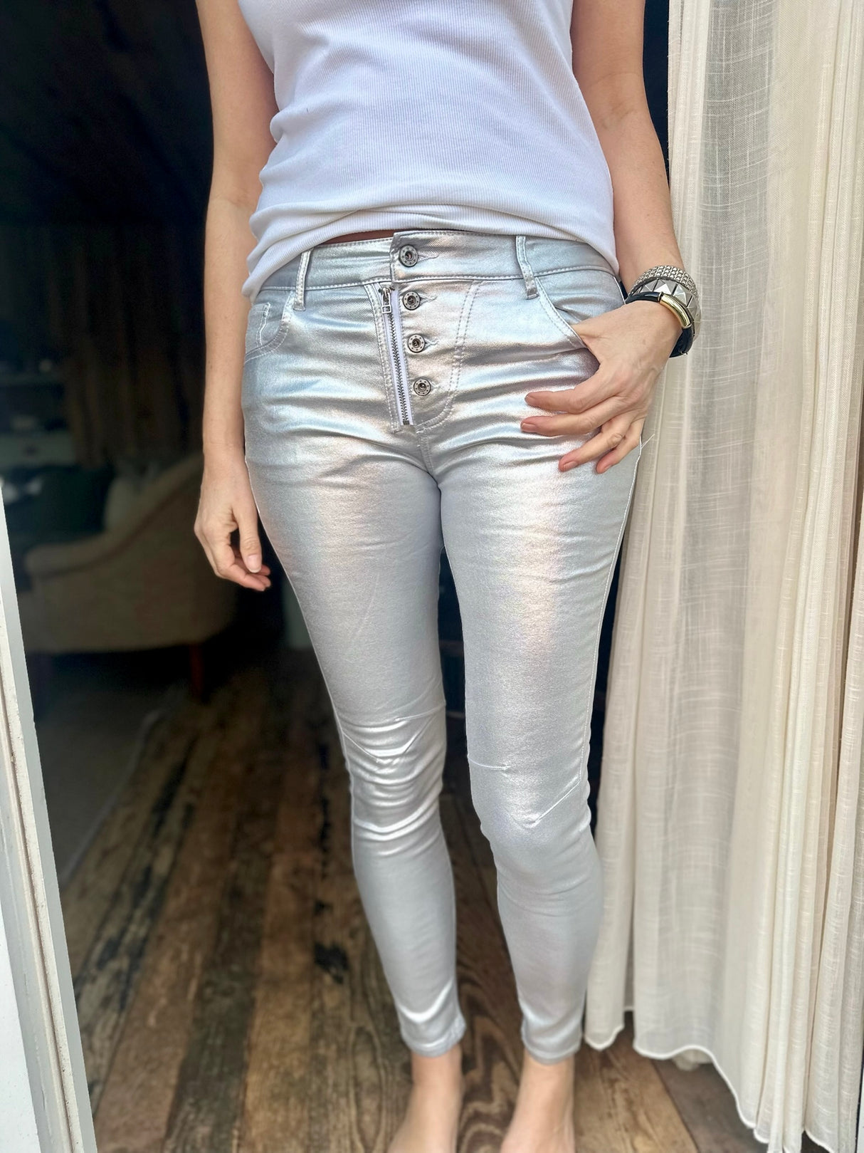 Jean Lux efecto cuero plateado